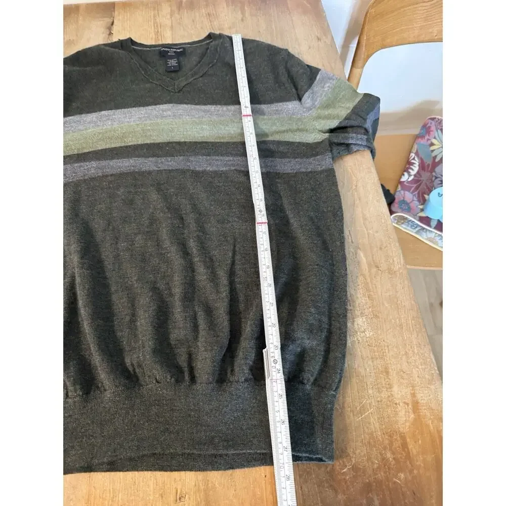 Banana Republic Men's Merino Wool V Neck Pullover Sweater Gray Green Striped L
